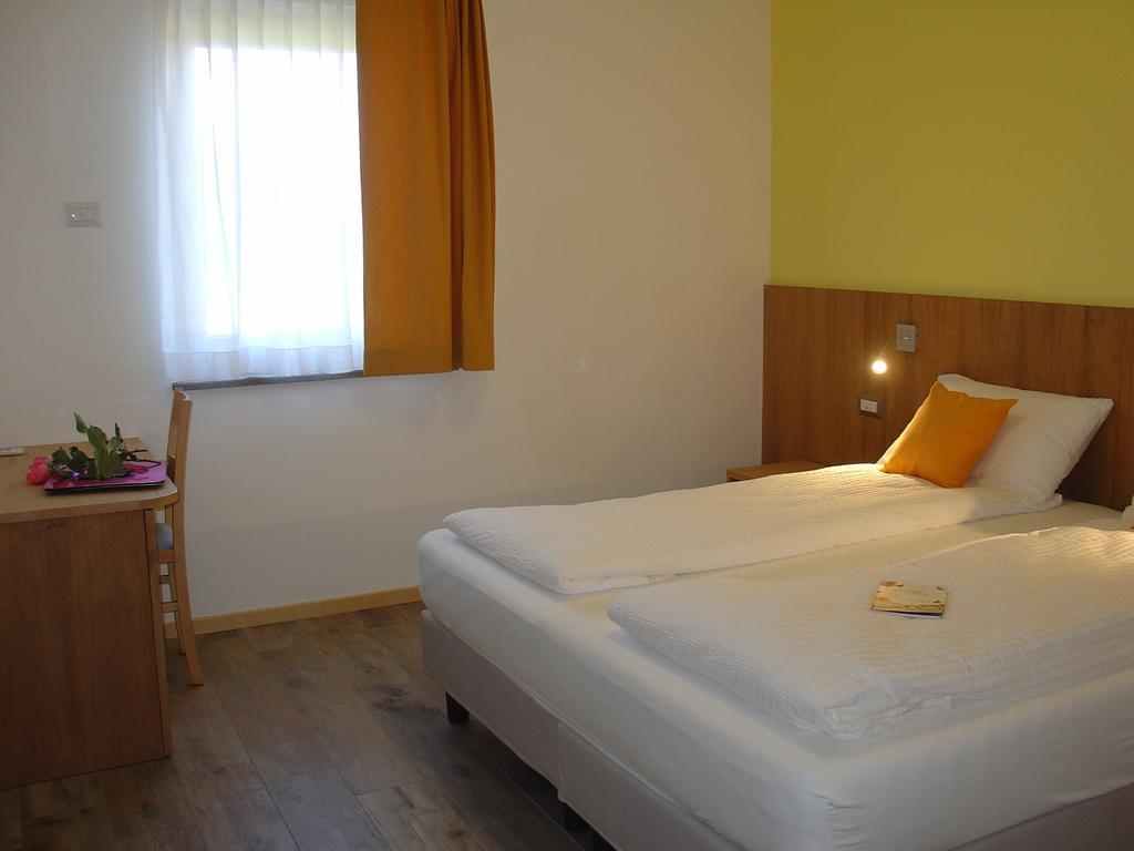 פאי דלה פאגאנלה Agriturismo Girasole מראה חיצוני תמונה